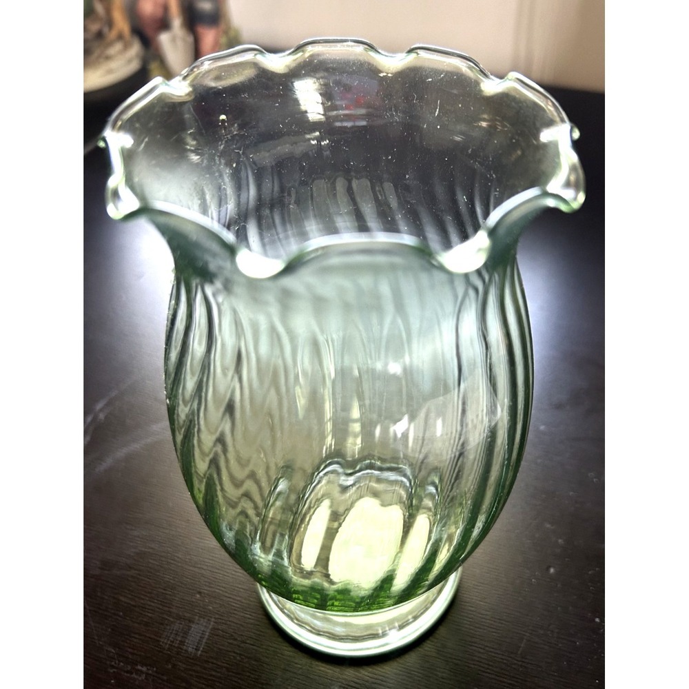 Indiana Glass Green Fluted Vase Ribbed Swirl Ruffled Rim 6.625" Vintage - Picture 3 of 5